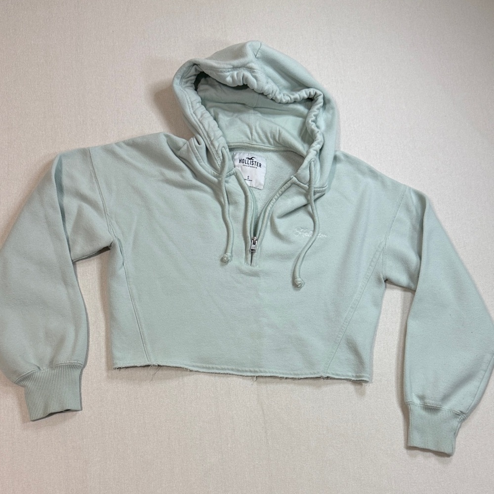 Hollister Women's Mint Green Cropped Sweater